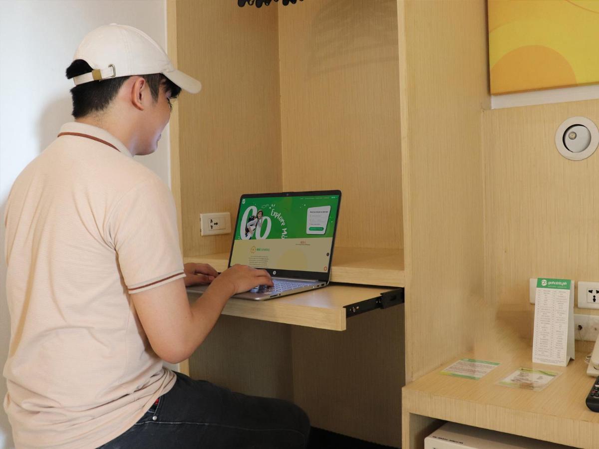 Go Hotels Manila Airport Road Paranaque City Dış mekan fotoğraf