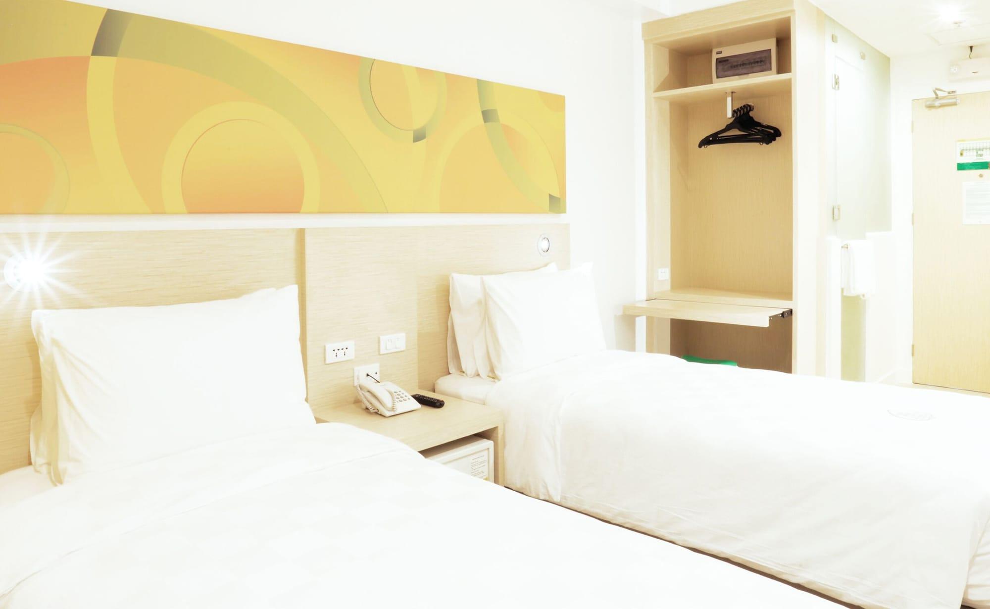 Go Hotels Manila Airport Road Paranaque City Dış mekan fotoğraf