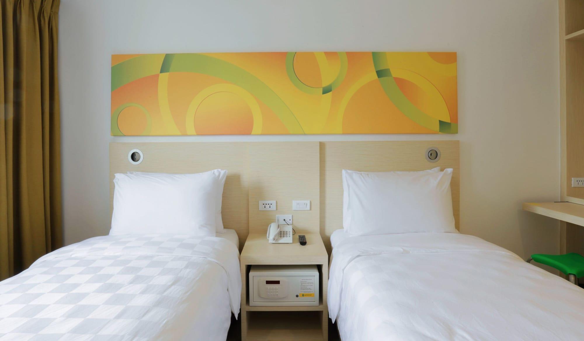 Go Hotels Manila Airport Road Paranaque City Dış mekan fotoğraf