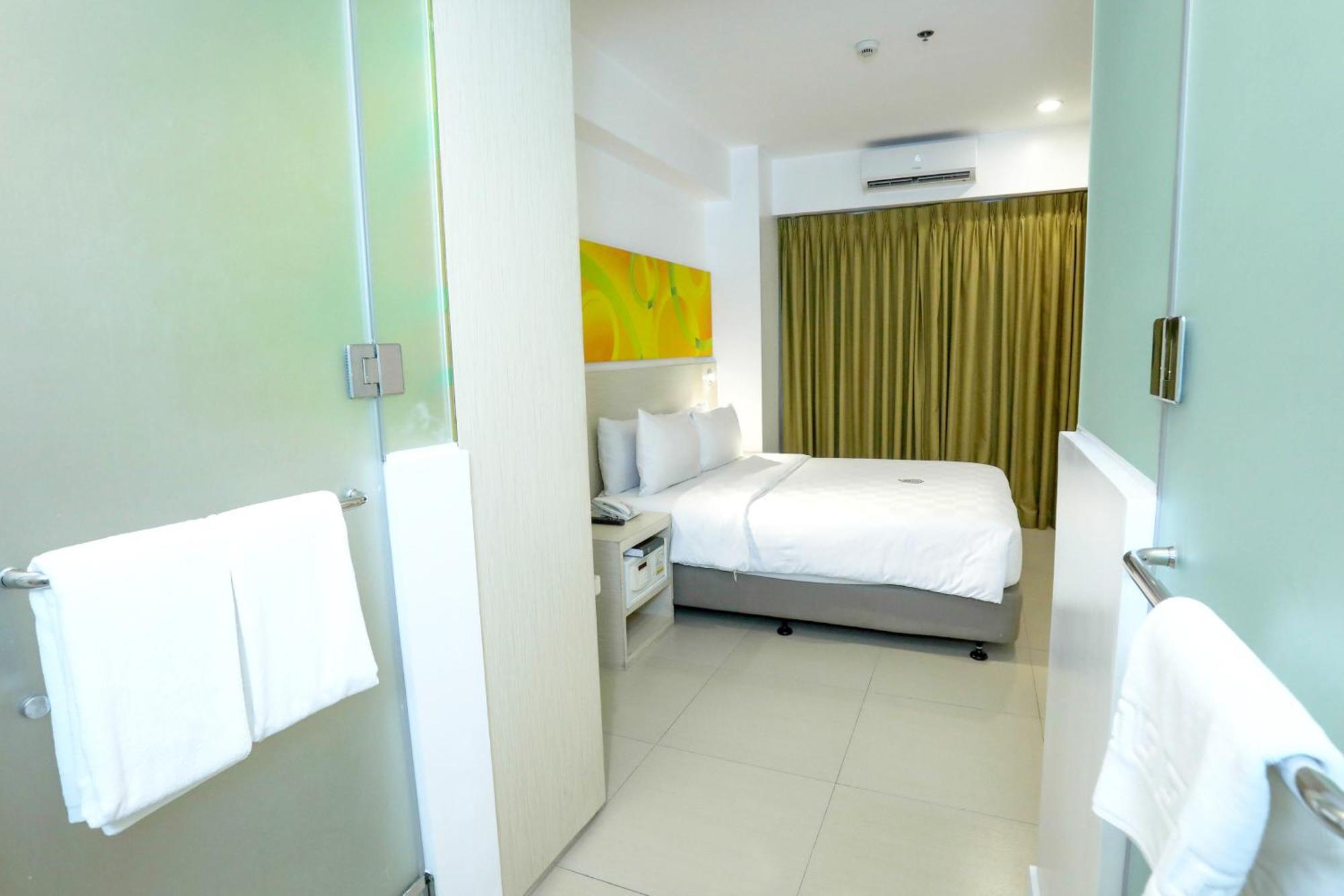 Go Hotels Manila Airport Road Paranaque City Dış mekan fotoğraf