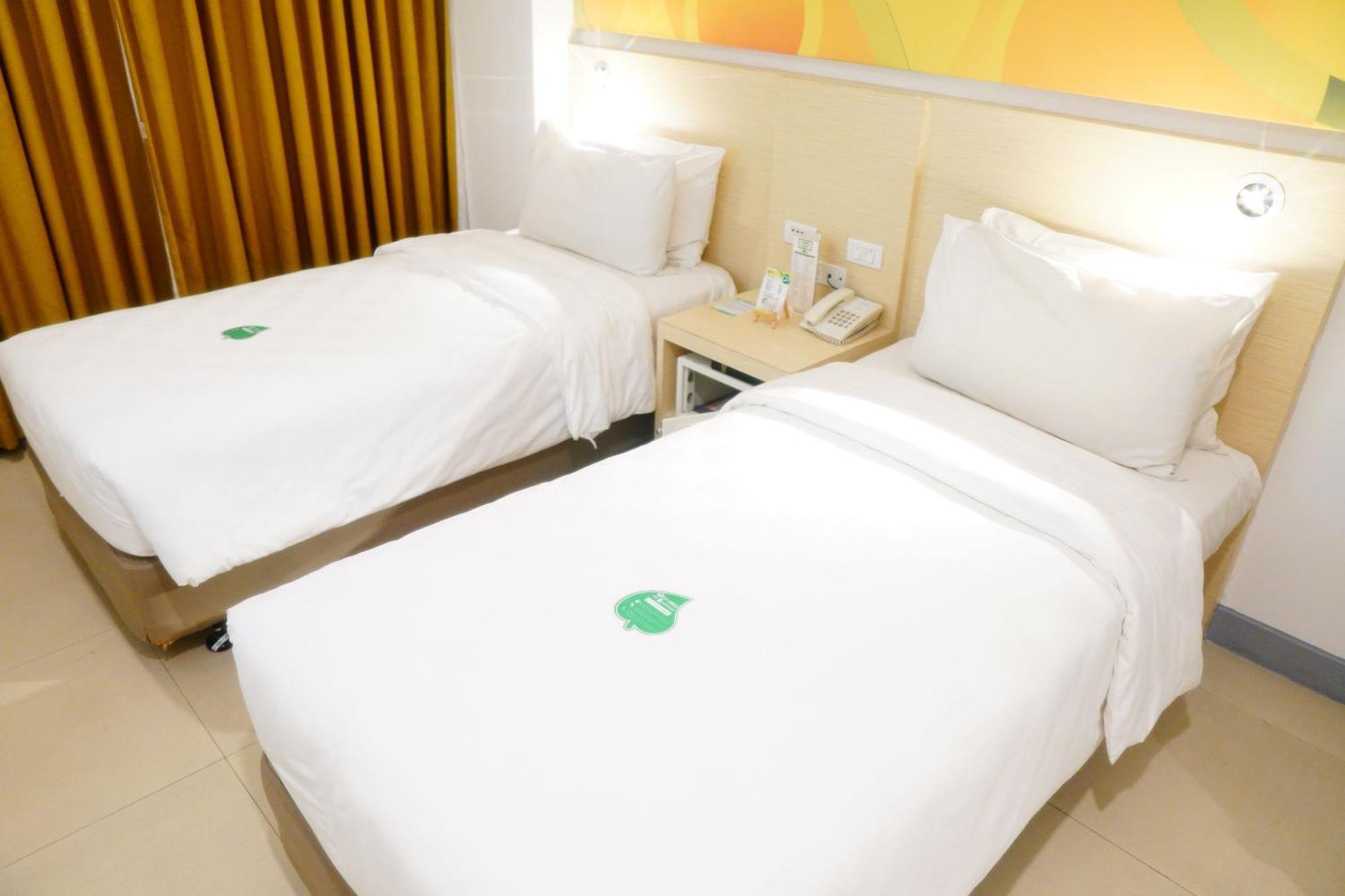 Go Hotels Manila Airport Road Paranaque City Dış mekan fotoğraf
